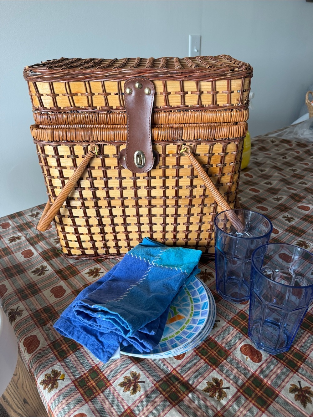 Picnic basket and accessories